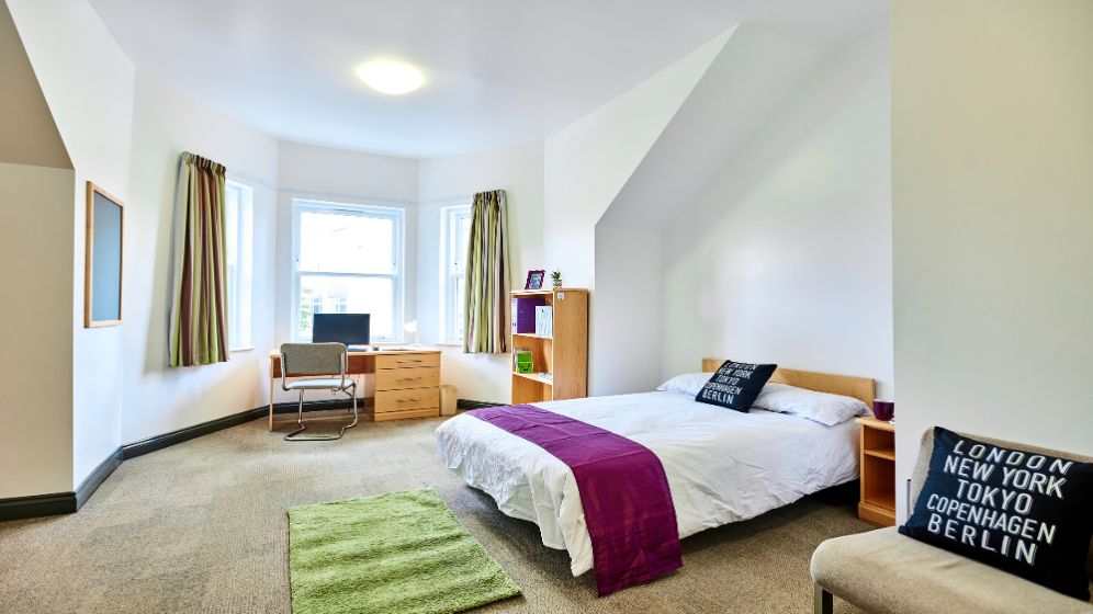 Kensington Terrace premium en suite bedroom